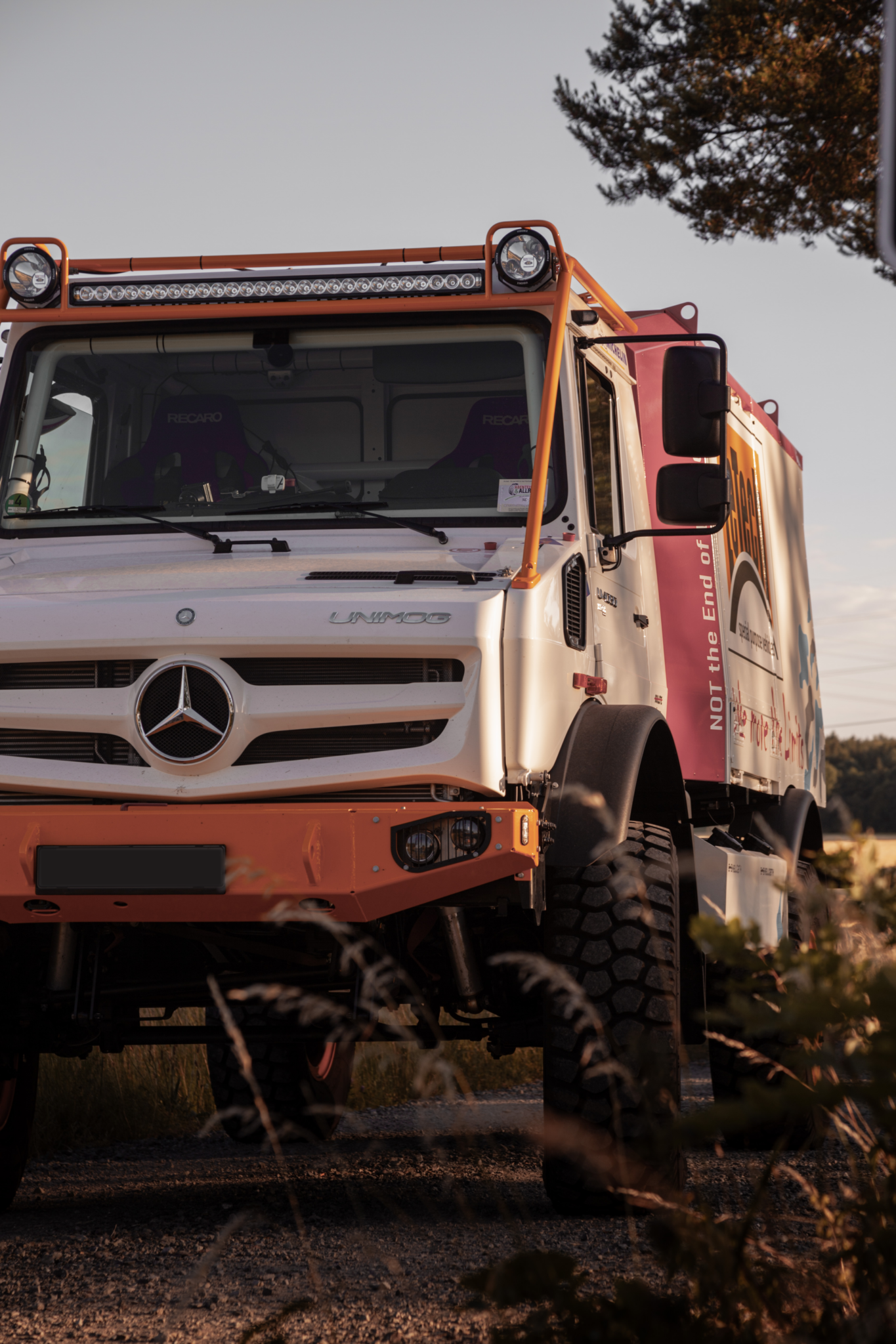 Mercedes Benz Daimler Truck Unimog U4050 Hellgeth