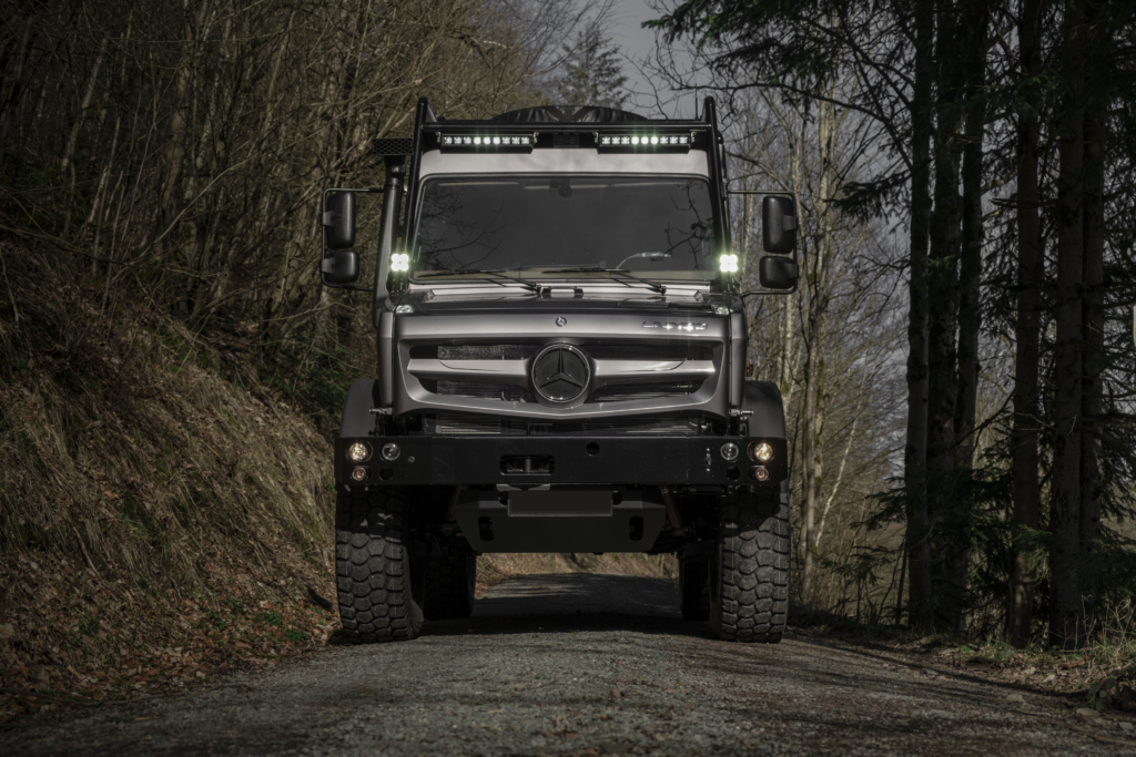 Mercedes Benz Daimler Truck Unimog Doka Doppelkabine U4023 Hellgeth