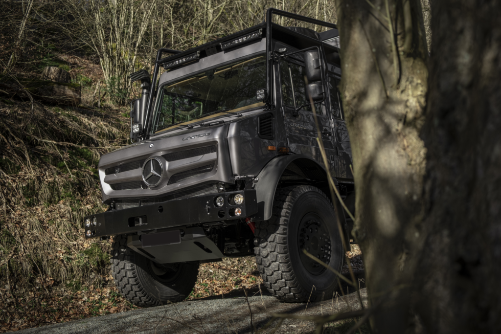 Mercedes Benz Daimler Truck Unimog Doka Doppelkabine U4023 Hellgeth